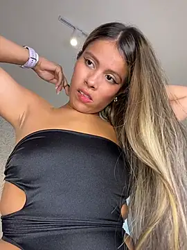 EMILIIA RICHTER   online show from 12-04-25, 07:44