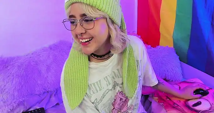 Snapshot of NekoWaifu chatting on 10-08-25, 12:47 NekoWaifu online show from 10-08-25, 12:47