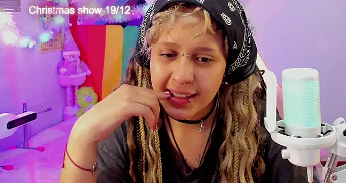 NekoWaifu online show from 12-18-25, 02:01