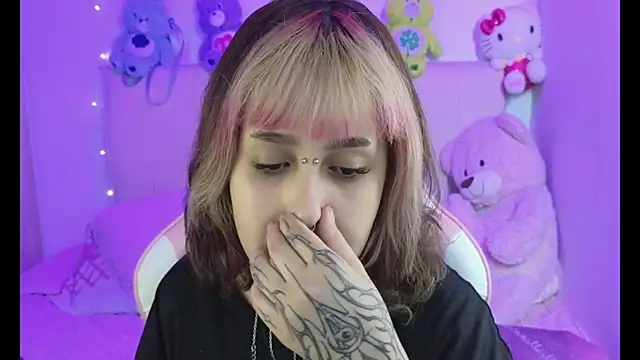 NekoWaifu online show from 04-13-26, 01:27