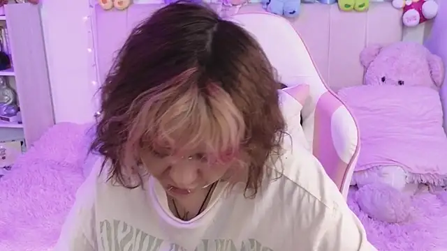 NekoWaifu online show from 04-28-26, 02:11