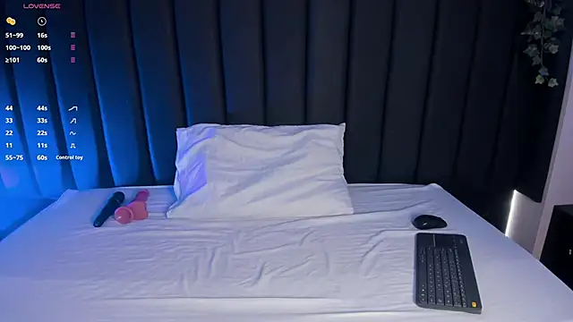 Snapshot of Cristina_joy chatting on 10-23-25, 12:26 Cristina joy online show from 10-23-25, 12:26