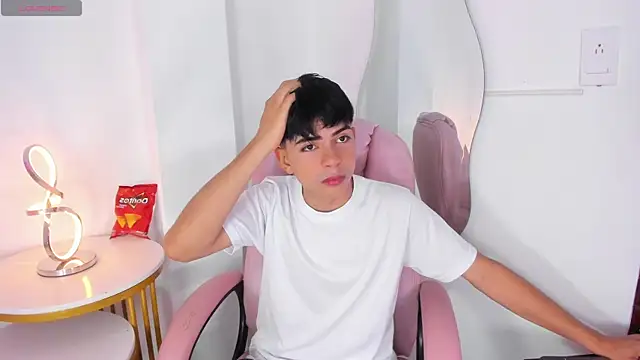 Snapshot of Peter_chase chatting on 10-01-25, 06:14 Peter chase online show from 10-01-25, 06:14