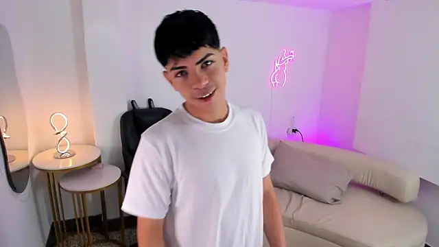 Snapshot of Peter_chase chatting on 10-11-25, 06:17 Peter chase online show from 10-11-25, 06:17