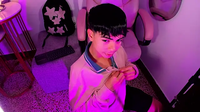 Snapshot of Peter_chase chatting on 11-01-25, 06:32 Peter chase online show from 11-01-25, 06:32