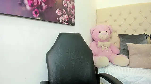 antonella negrete online show from 10-21-25, 01:01