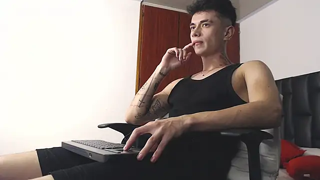 Snapshot of jaico_santos chatting on 10-23-25, 11:14 jaico santos online show from 10-23-25, 11:14