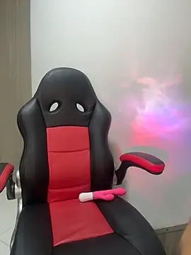 Snapshot of Isa_klein chatting on 11-05-25, 04:45 Isa klein online show from 11-05-25, 04:45