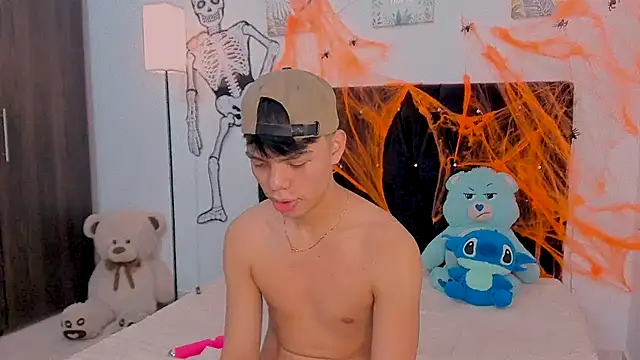 Zacktorres  online show from 10-22-25, 09:36