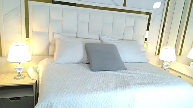 Snapshot of Tianna_sm chatting on 09-19-25, 02:57 Tianna sm online show from 09-19-25, 02:57
