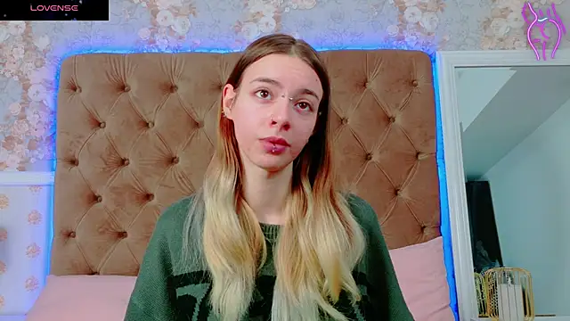 CoraVex online show from 10-27-25, 03:54