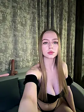 Snapshot of MissOyee chatting on 10-31-25, 06:09 MissOyee online show from 10-31-25, 06:09