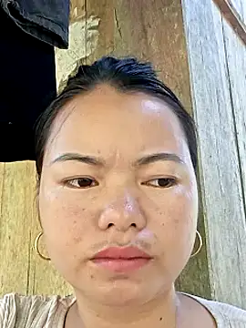 emly-xinh18 online show from 09-17-25, 05:53