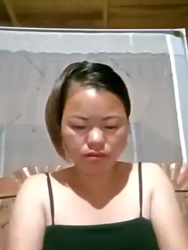 emly-xinh18 online show from 09-26-25, 10:47