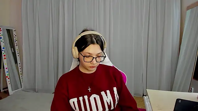 Snapshot of CarolKitty chatting on 11-04-25, 07:51 CarolKitty online show from 11-04-25, 07:51