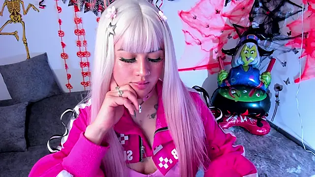 Snapshot of lilielou_ chatting on 10-29-25, 09:27 lilielou online show from 10-29-25, 09:27