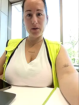 bichota85 online show from 04-27-26, 08:56