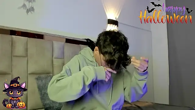 Snapshot of bellmontneon chatting on 10-29-25, 11:34 bellmontneon online show from 10-29-25, 11:34