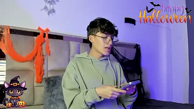 Snapshot of bellmontneon chatting on 10-30-25, 11:22 bellmontneon online show from 10-30-25, 11:22