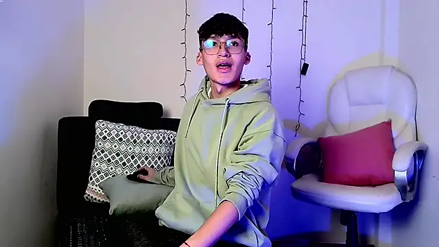 Snapshot of bellmontneon chatting on 11-04-25, 11:09 bellmontneon online show from 11-04-25, 11:09