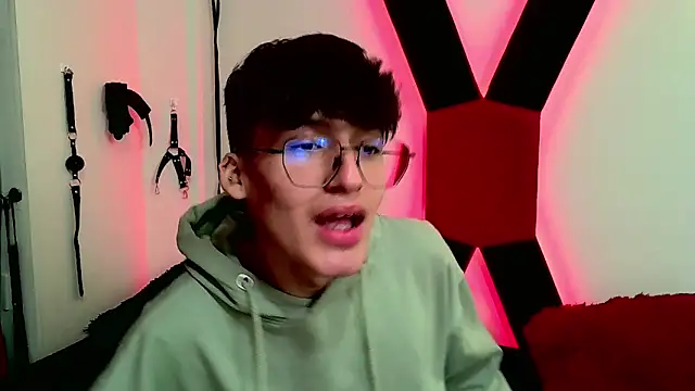 Snapshot of bellmontneon chatting on 11-11-25, 11:21 bellmontneon online show from 11-11-25, 11:21