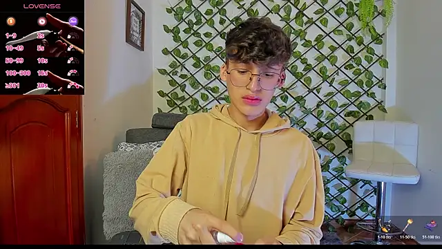 Snapshot of bellmontneon chatting on 11-20-25, 11:32 bellmontneon online show from 11-20-25, 11:32