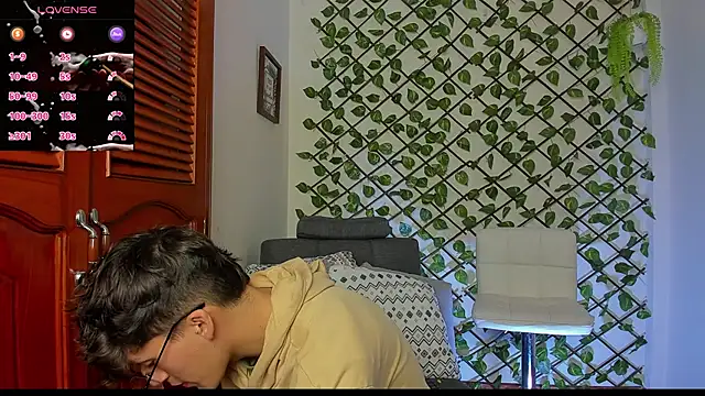 Snapshot of bellmontneon chatting on 11-21-25, 11:31 bellmontneon online show from 11-21-25, 11:31