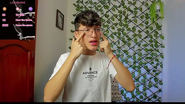 Snapshot of bellmontneon chatting on 11-24-25, 11:21 bellmontneon online show from 11-24-25, 11:21