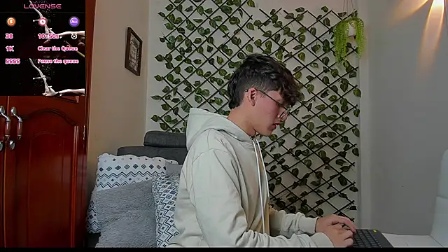 Snapshot of bellmontneon chatting on 11-27-25, 11:12 bellmontneon online show from 11-27-25, 11:12