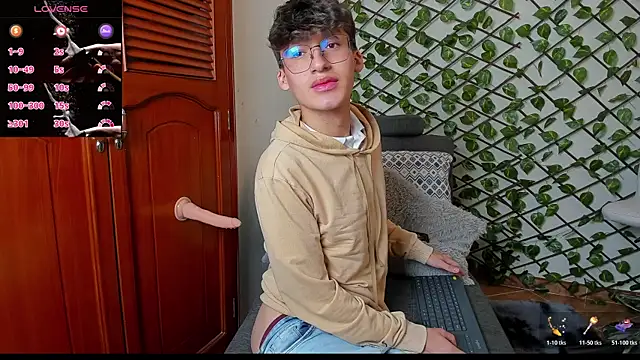 Snapshot of bellmontneon chatting on 12-01-25, 11:15 bellmontneon online show from 12-01-25, 11:15