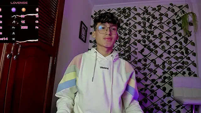 Snapshot of bellmontneon chatting on 12-15-25, 12:09 bellmontneon online show from 12-15-25, 12:09