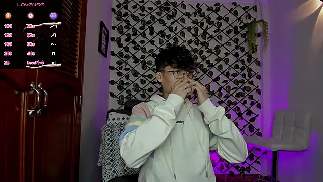 Snapshot of bellmontneon chatting on 12-16-25, 11:15 bellmontneon online show from 12-16-25, 11:15