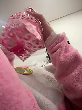 Snapshot of Daphnee-x chatting on 02-01-26, 12:37 Daphnee-x online show from 02-01-26, 12:37