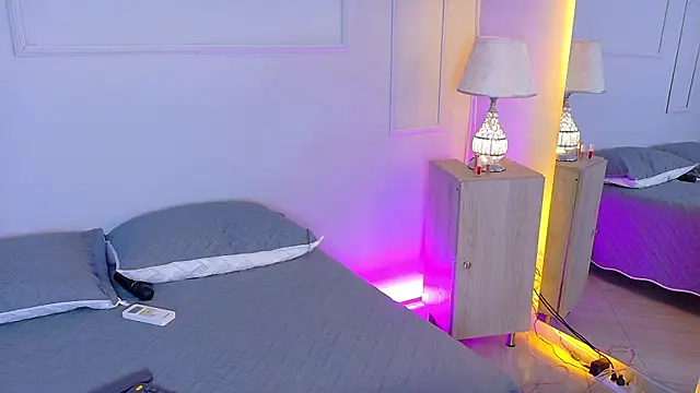 Snapshot of ElectraScot chatting on 11-22-25, 07:57 ElectraScot online show from 11-22-25, 07:57