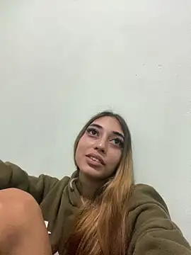 loirinhaaa online show from 11-21-25, 03:11