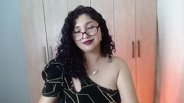 Gia Dior online show from 10-30-25, 12:12