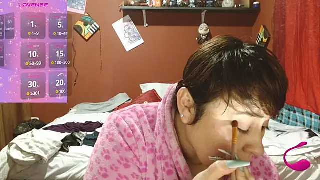 Snapshot of Sasharosee2 chatting on 10-10-25, 12:04 Sasharosee2 online show from 10-10-25, 12:04