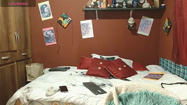 Snapshot of Sasharosee2 chatting on 10-15-25, 12:05 Sasharosee2 online show from 10-15-25, 12:05