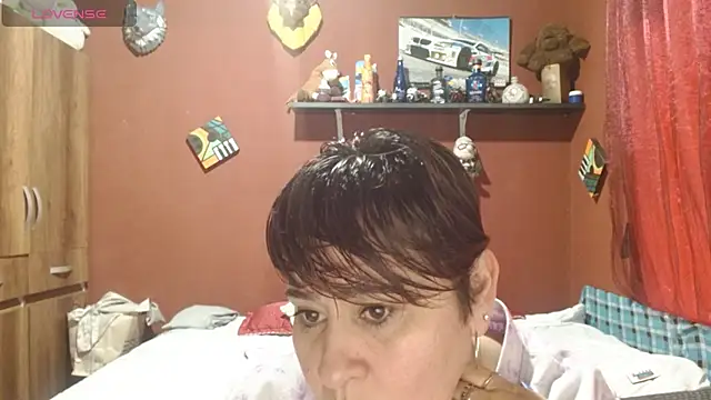 Snapshot of Sasharosee2 chatting on 10-31-25, 12:39 Sasharosee2 online show from 10-31-25, 12:39