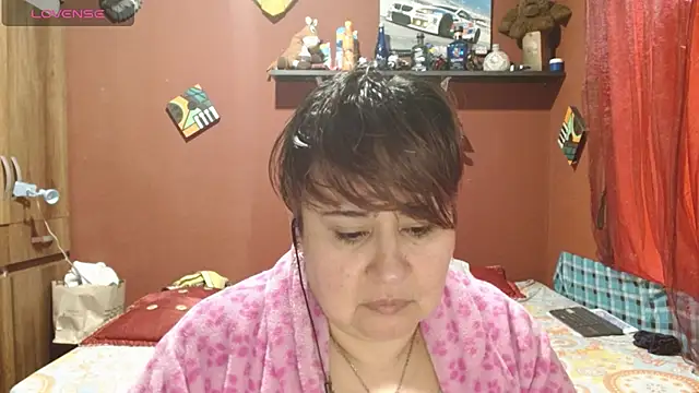 Snapshot of Sasharosee2 chatting on 11-05-25, 12:38 Sasharosee2 online show from 11-05-25, 12:38