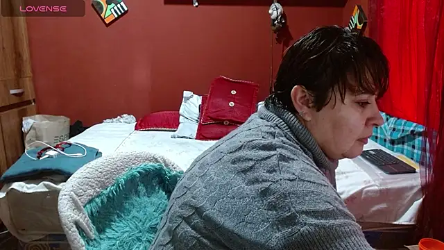 Snapshot of Sasharosee2 chatting on 11-28-25, 01:36 Sasharosee2 online show from 11-28-25, 01:36