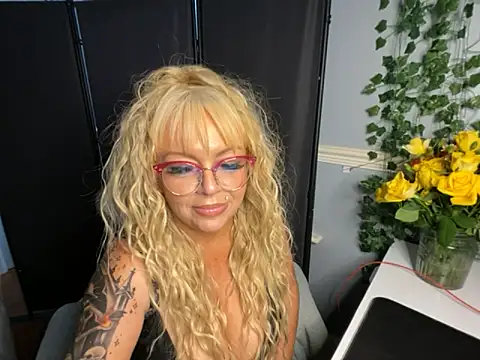 BonnyDesire online show from 04-14-26, 06:25