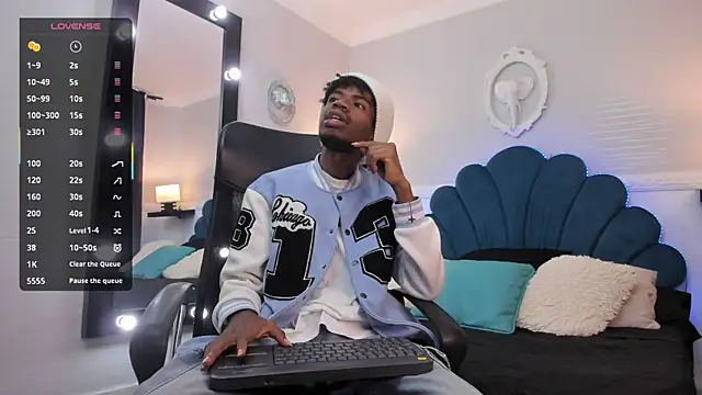 Snapshot of AllexJacob chatting on 10-25-25, 01:07 AllexJacob online show from 10-25-25, 01:07