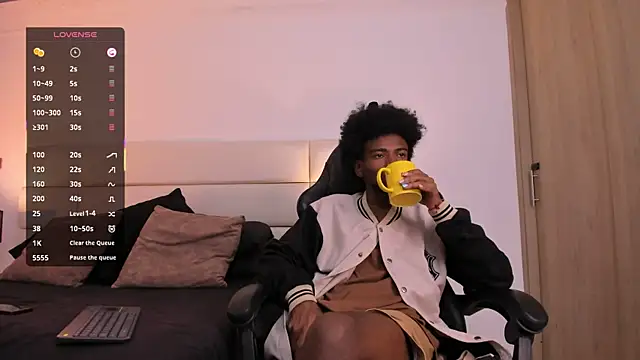 Snapshot of AllexJacob chatting on 11-13-25, 12:59 AllexJacob online show from 11-13-25, 12:59