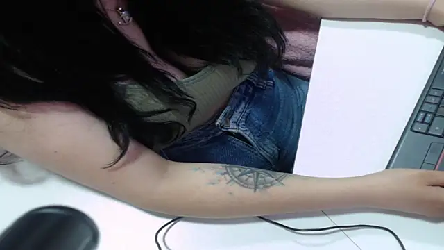 Snapshot of valery_cute_18 chatting on 10-06-25, 12:02 valery cute 18 online show from 10-06-25, 12:02