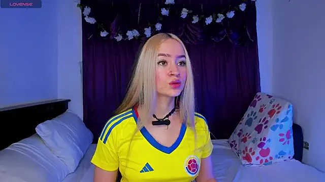 Shairaclark  online show from 06-18-26, 02:23