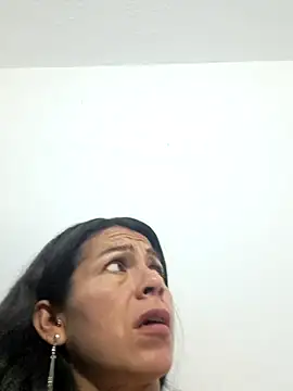 Snapshot of camilavargas_ chatting on 12-17-25, 08:26 camilavargas online show from 12-17-25, 08:26