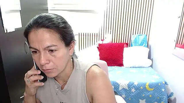camilavargas  online show from 06-11-26, 08:29