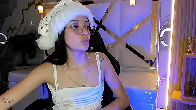 Snapshot of sophiadoll_tf chatting on 12-15-25, 08:35 sophiadoll tf online show from 12-15-25, 08:35