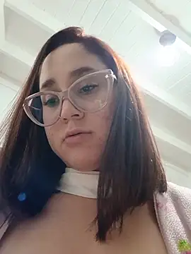 Snapshot of linameii chatting on 06-21-26, 02:58 linameii online show from 06-21-26, 02:58
